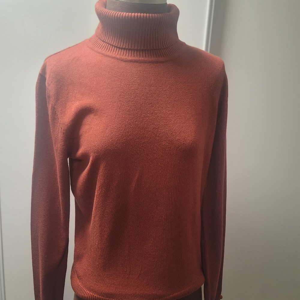Spencer Kits size Medium Sweater